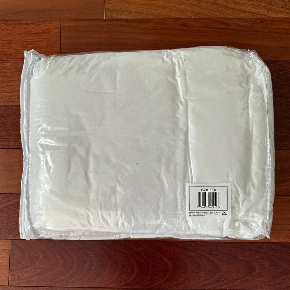 NWT Linen Spa Down Alternative Twin Comforter